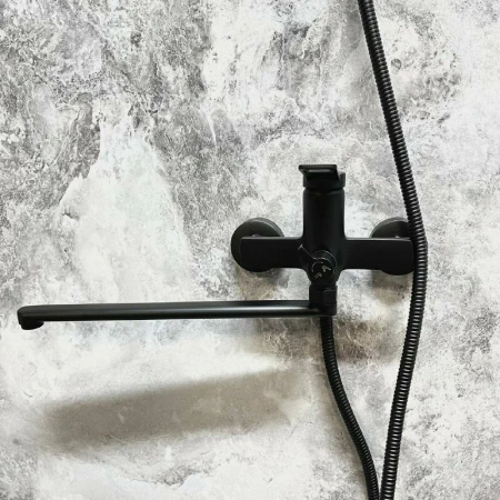 Смеситель для ванны однорычажный D-Lin длинный излив чёрный D-Lin (арт. D147364-A)